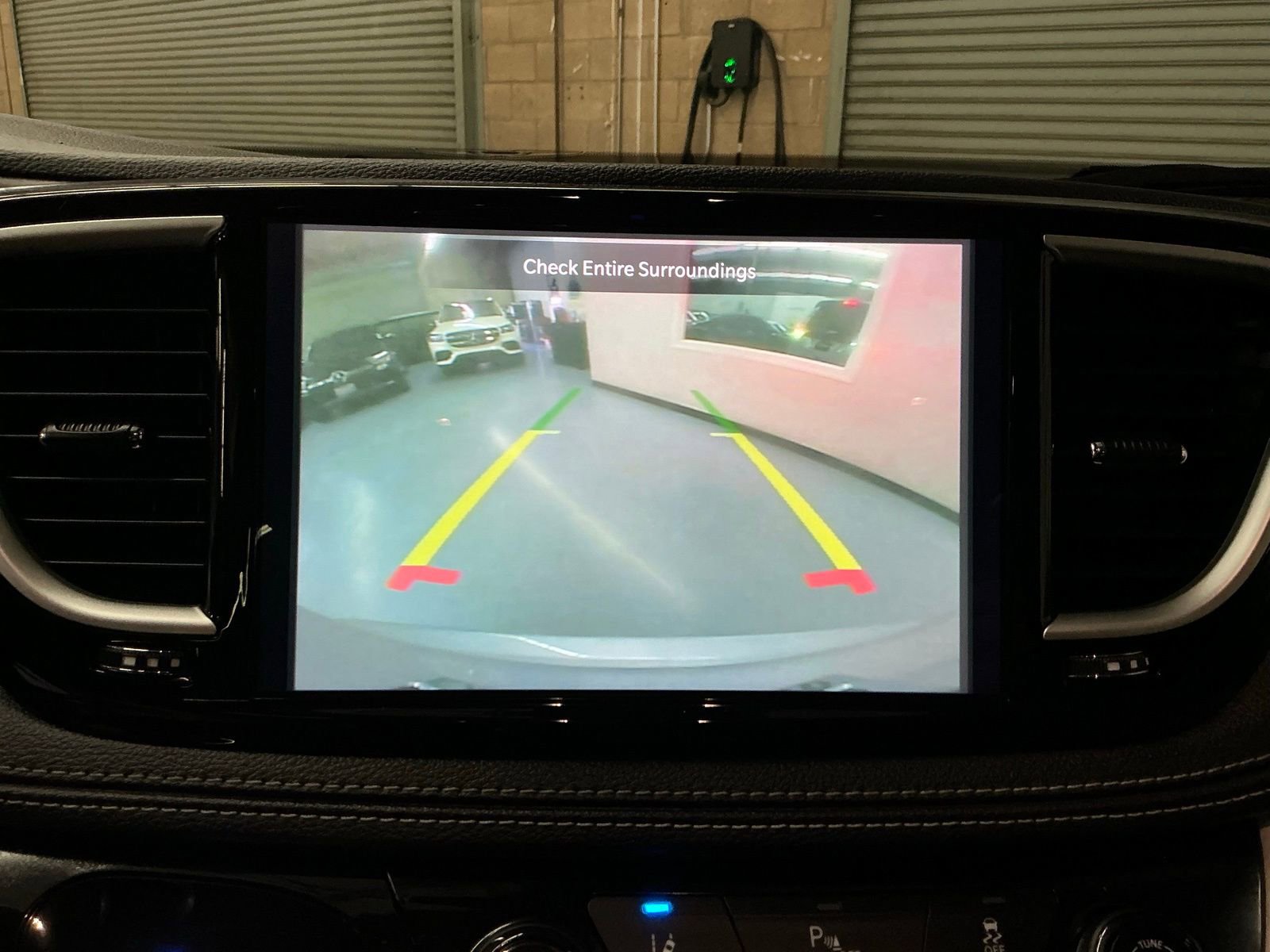 Used 2023 Chrysler Pacifica Touring-L image 30