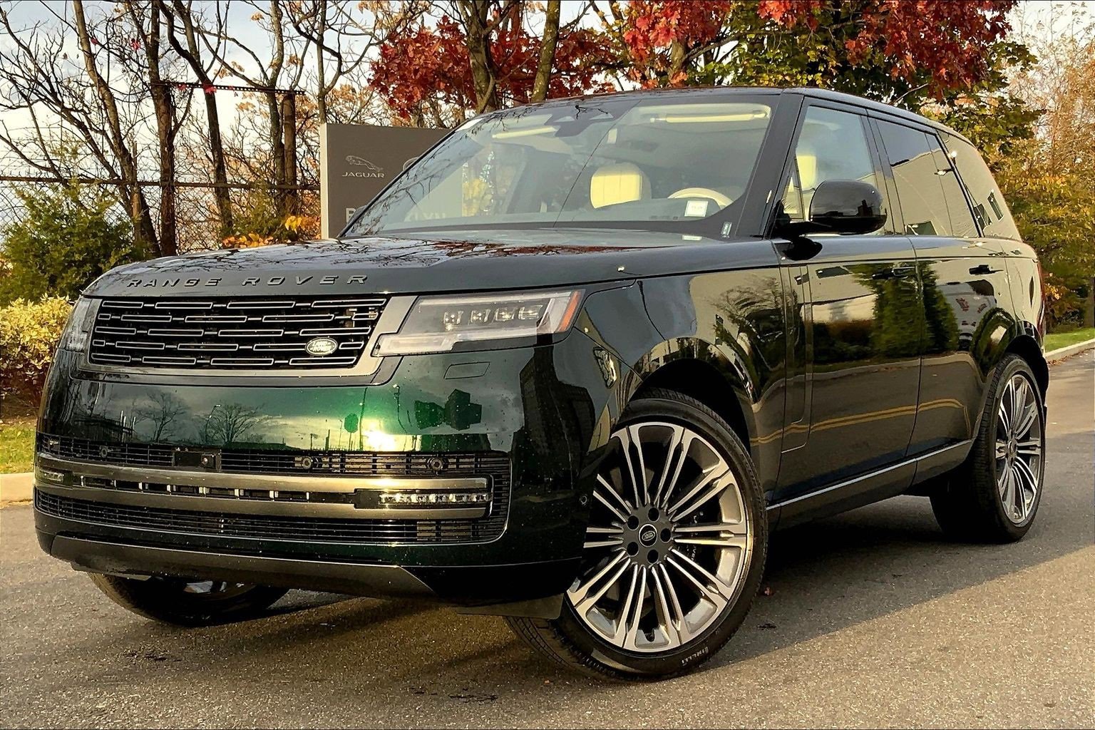 New 2025 Land Rover Range Rover SE