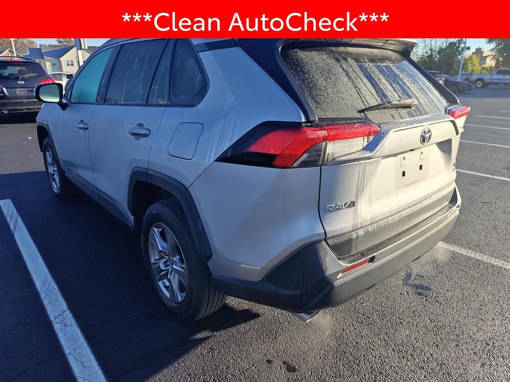 Used 2023 Toyota RAV4 XLE AWD/4WD image 4