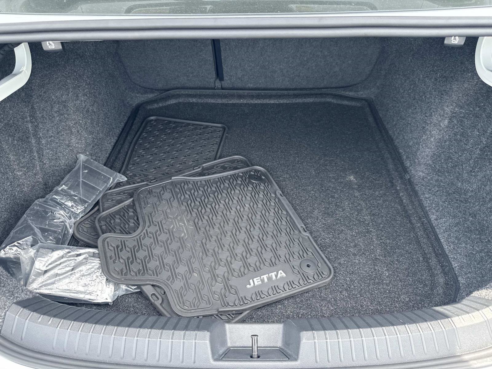 Certified 2025 Volkswagen Jetta Sport image 5