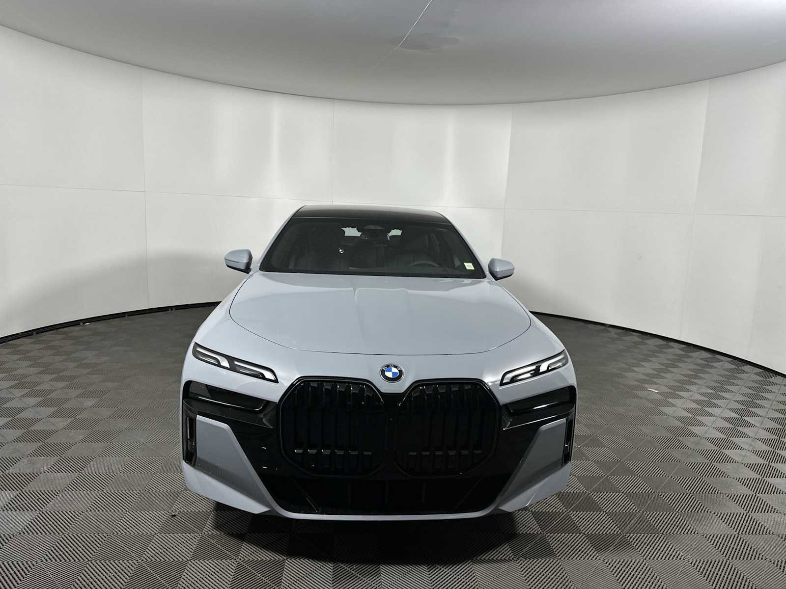 New 2026 BMW 740i xDrive w/ Premium Package image 5