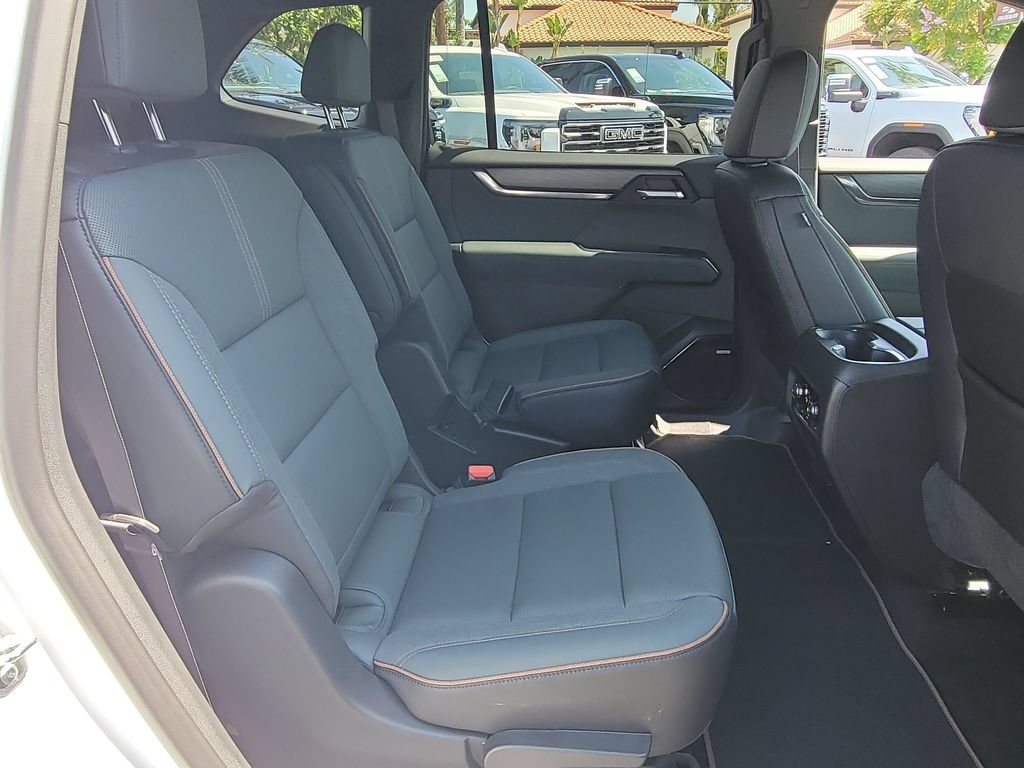Used 2026 GMC Acadia AT4 w/ Luxury Package AWD/4WD image 28