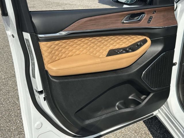 Used 2025 Jeep Grand Cherokee L Summit w/ Advanced Protech Group IV AWD/4WD image 13