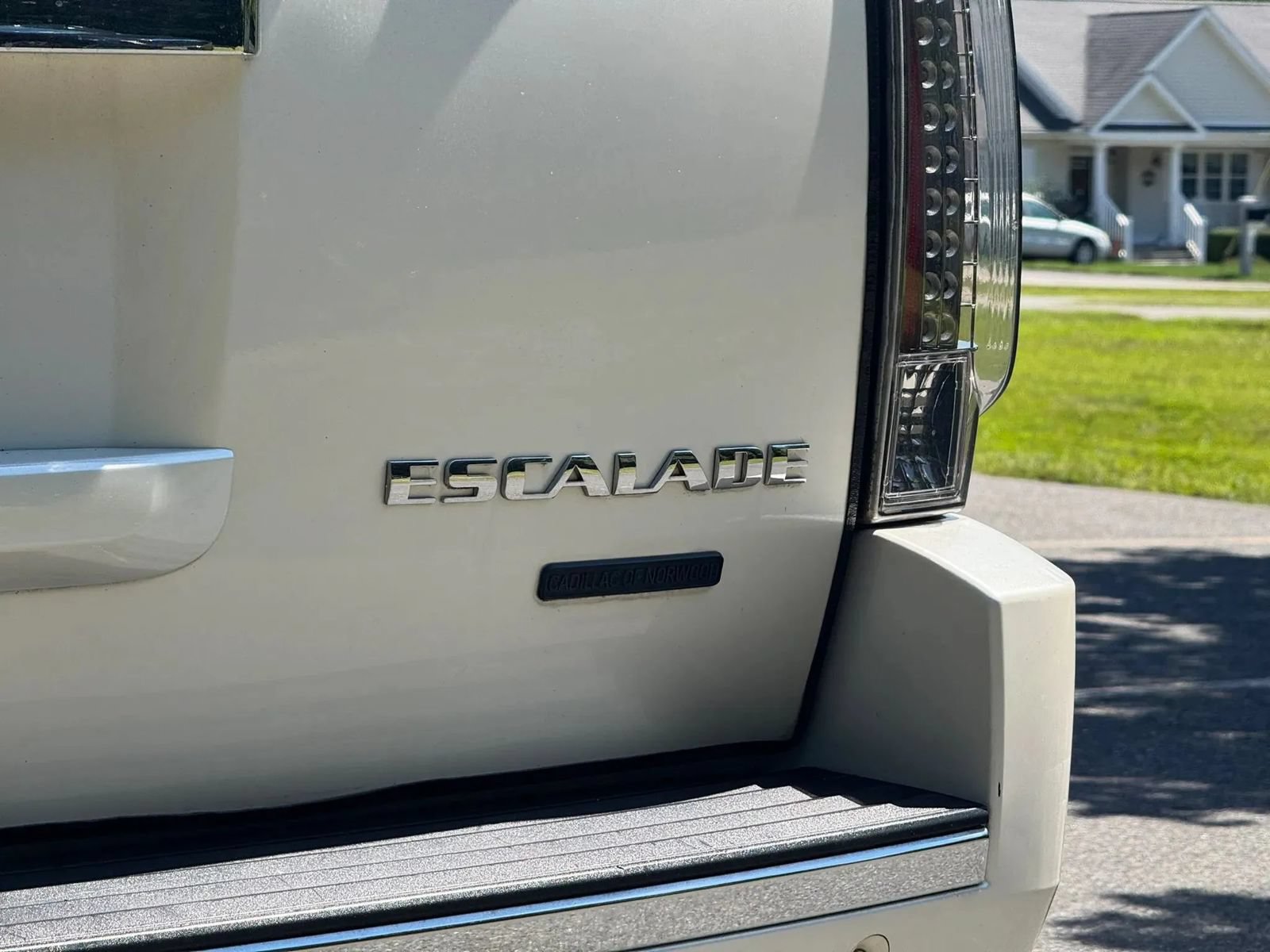 Used 2012 Cadillac Escalade Premium AWD/4WD image 9