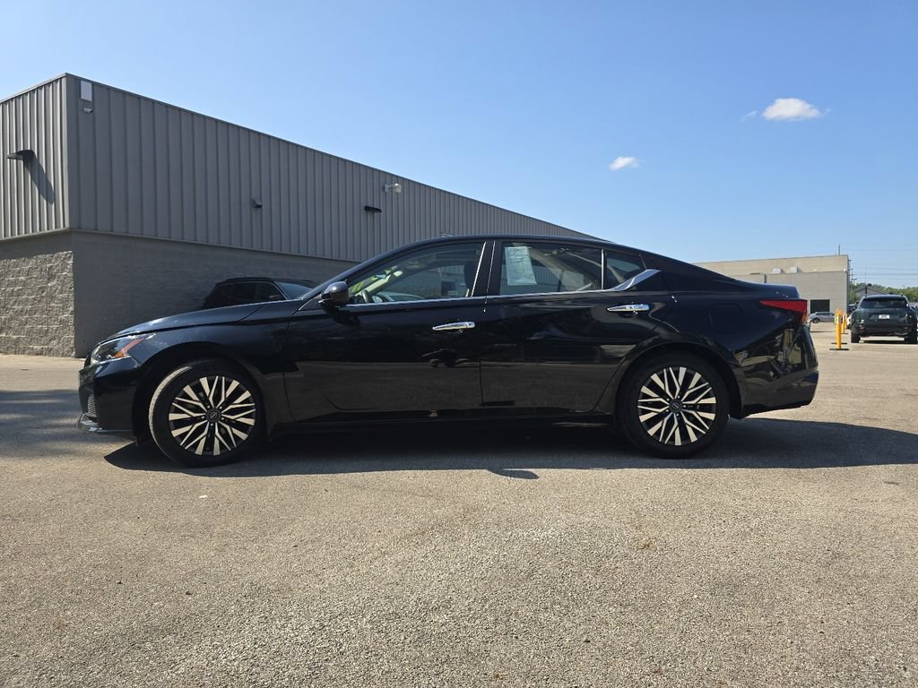 Used 2024 Nissan Altima 2.5 SV w/ SV Premium Package FWD image 12