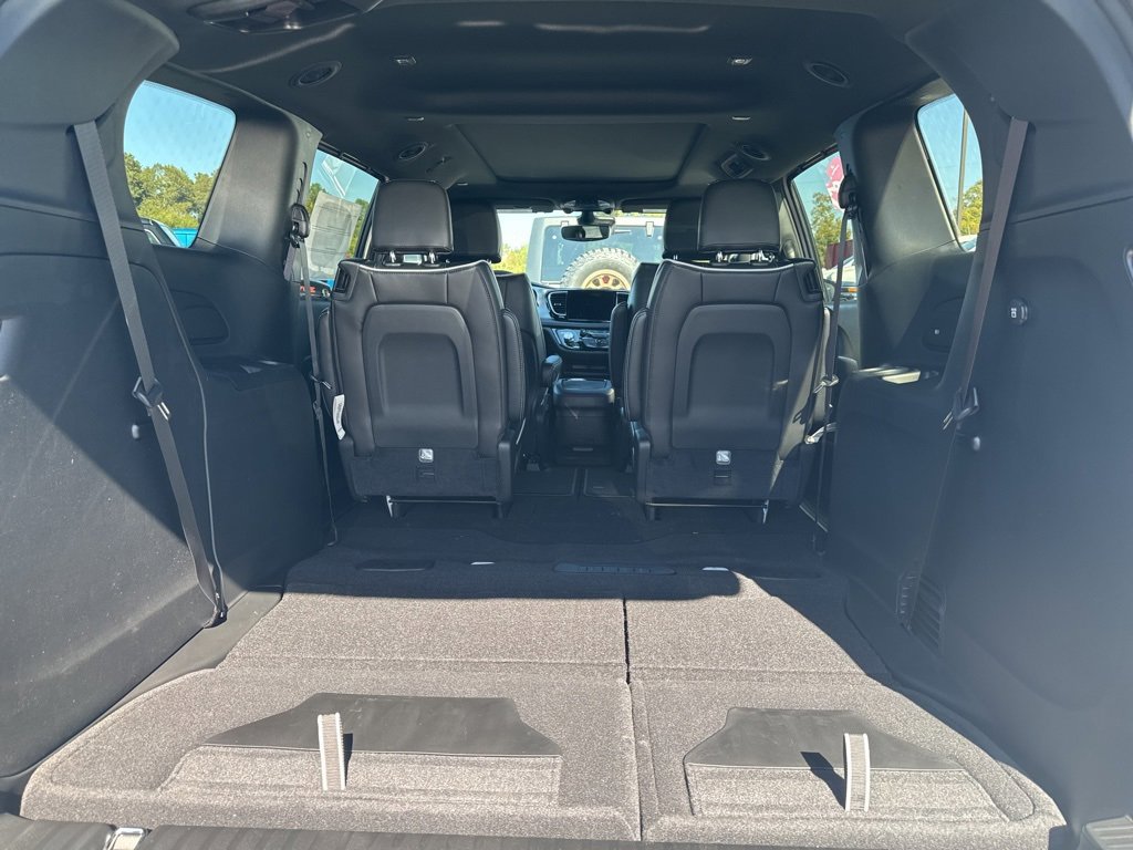 New 2026 Chrysler Pacifica Limited w/ S Appearance Package image 9