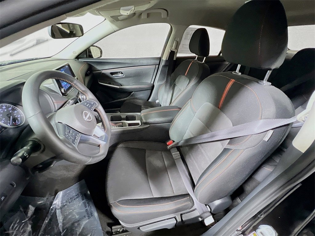 Used 2025 Nissan Sentra SR w/ Midnight Edition image 18