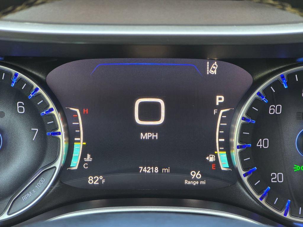 Used 2024 Chrysler Pacifica Touring-L FWD image 32