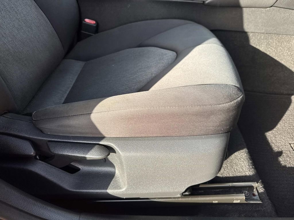 Used 2018 Toyota Camry LE FWD image 12