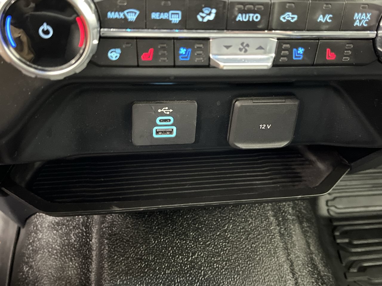 Used 2023 Ford F350 Lariat w/ Snow Plow/Camper Package AWD/4WD image 25