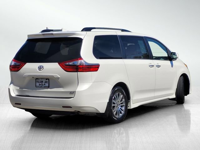 Used 2020 Toyota Sienna XLE image 4