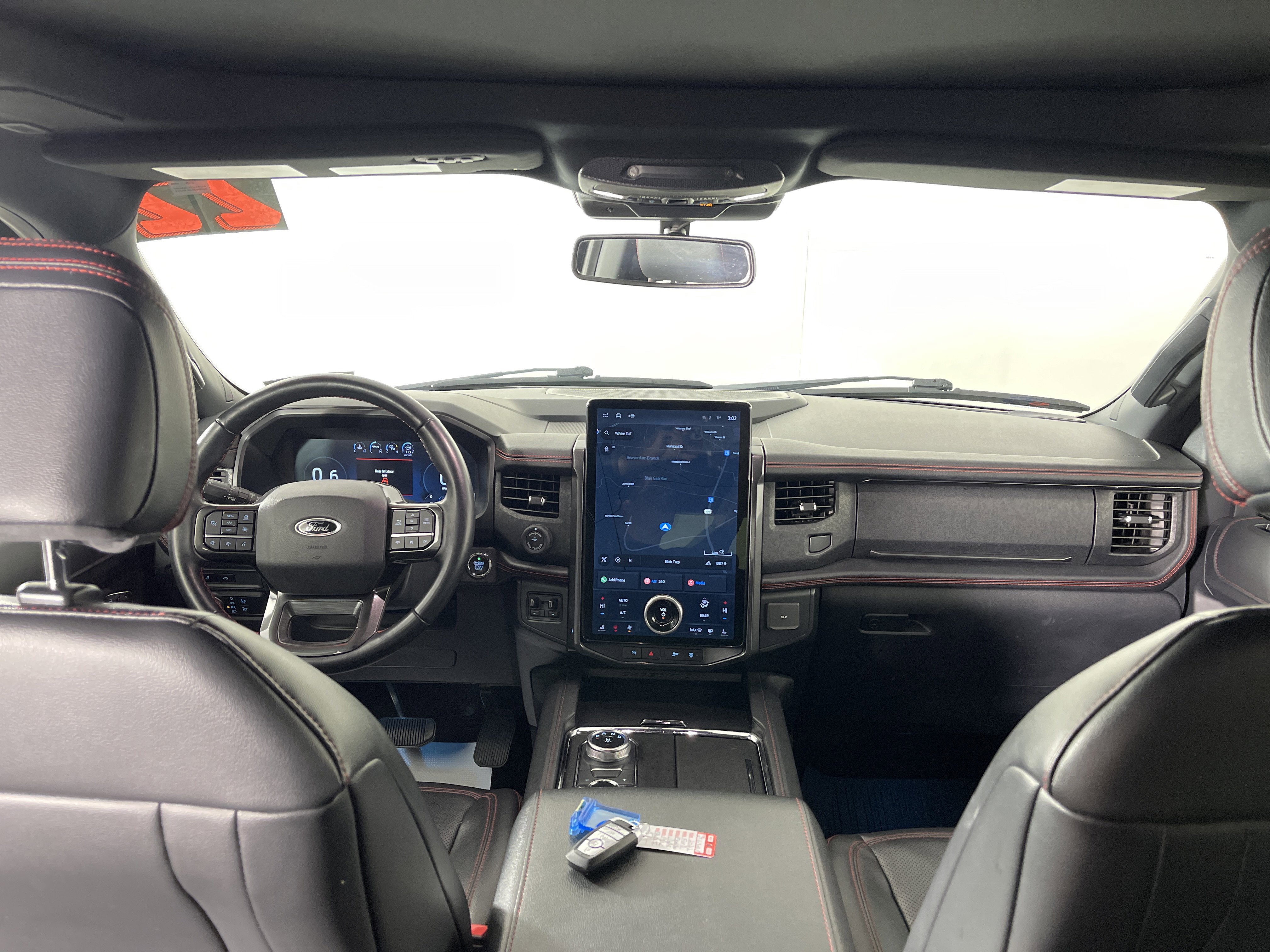 Used 2022 Ford Expedition Max Limited image 16