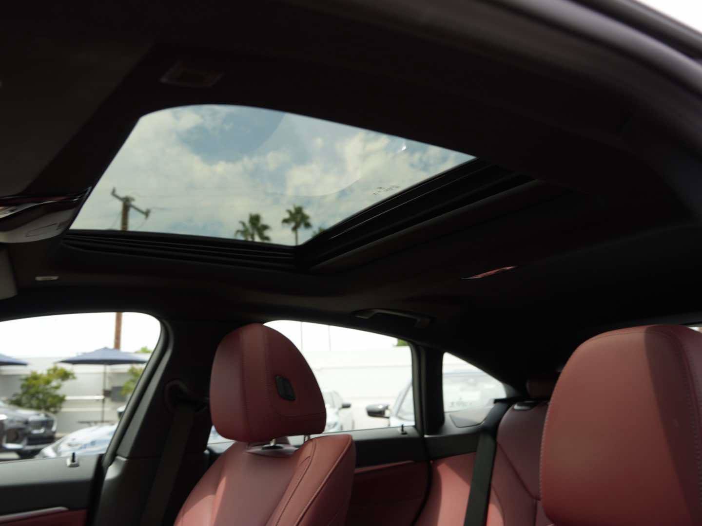 Used 2025 BMW M440i RWD image 16