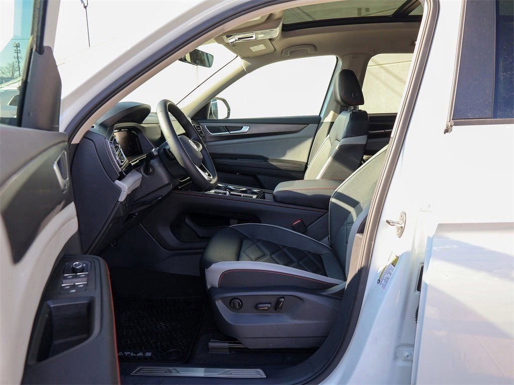 New 2026 Volkswagen Atlas Peak Edition image 12
