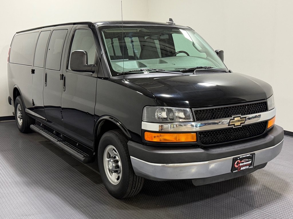 Used 2016 Chevrolet Express 3500 LT w/ LT Preferred Equipment Group RWD image 4
