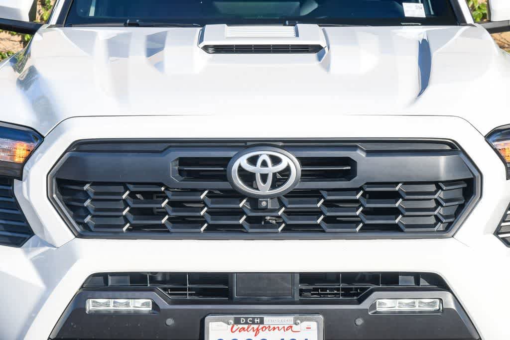 Certified 2024 Toyota Tacoma TRD Sport w/ TRD Sport Premium Package AWD/4WD image 5