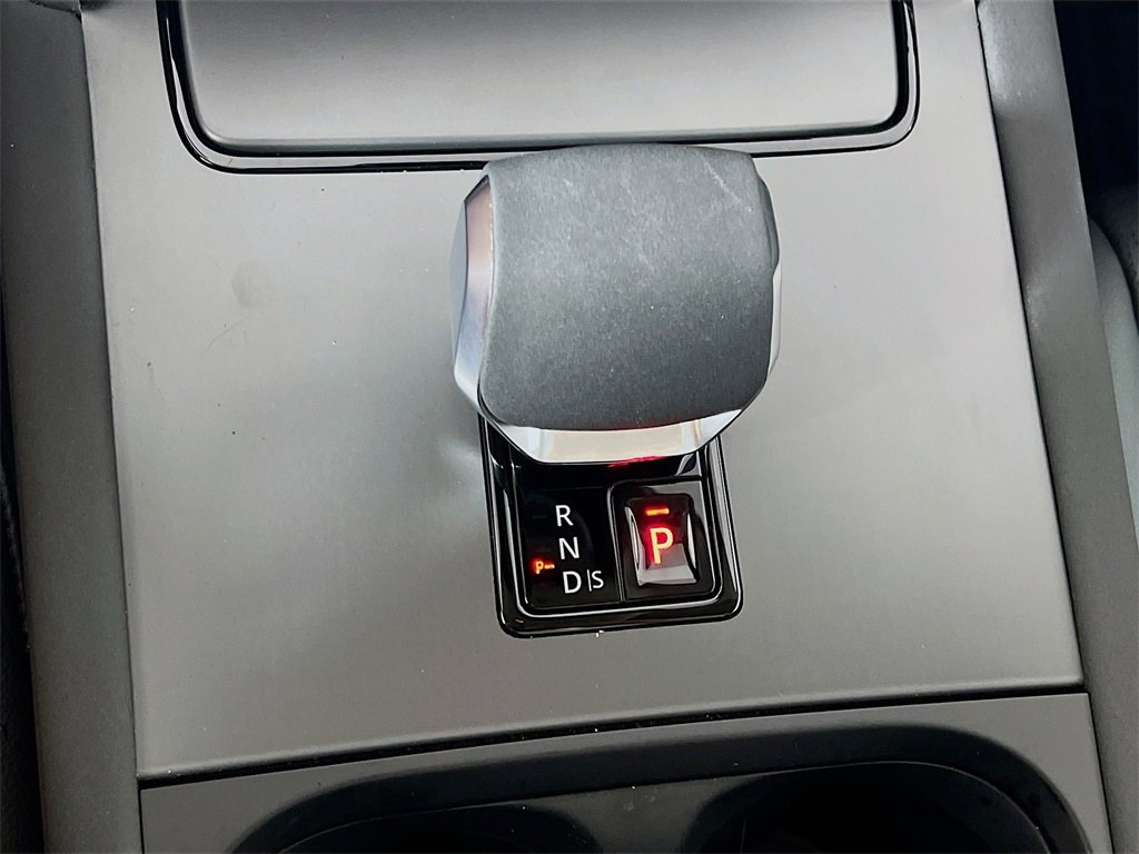 Used 2024 Land Rover Discovery Sport S image 17