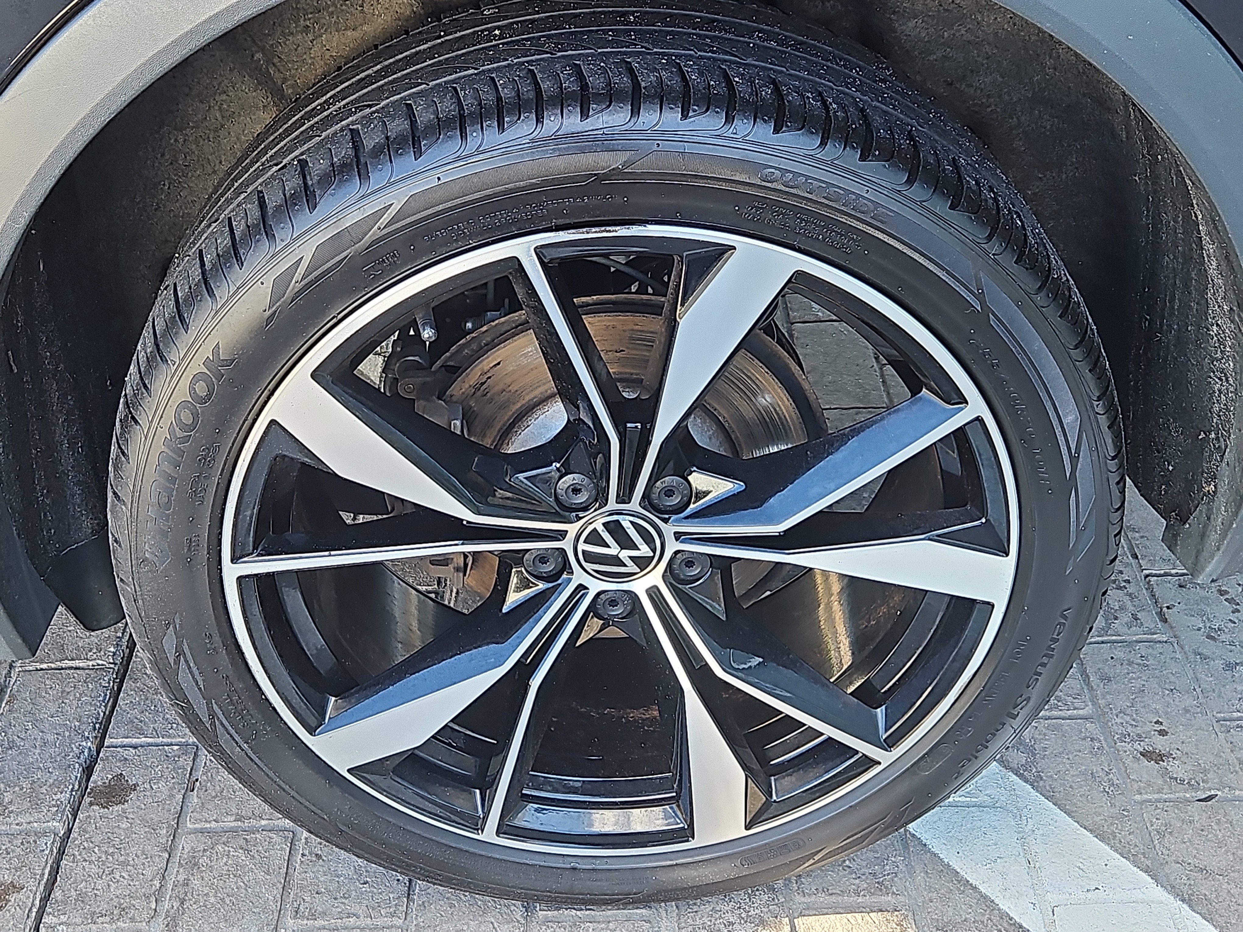 Used 2022 Volkswagen Tiguan SEL R-Line image 31