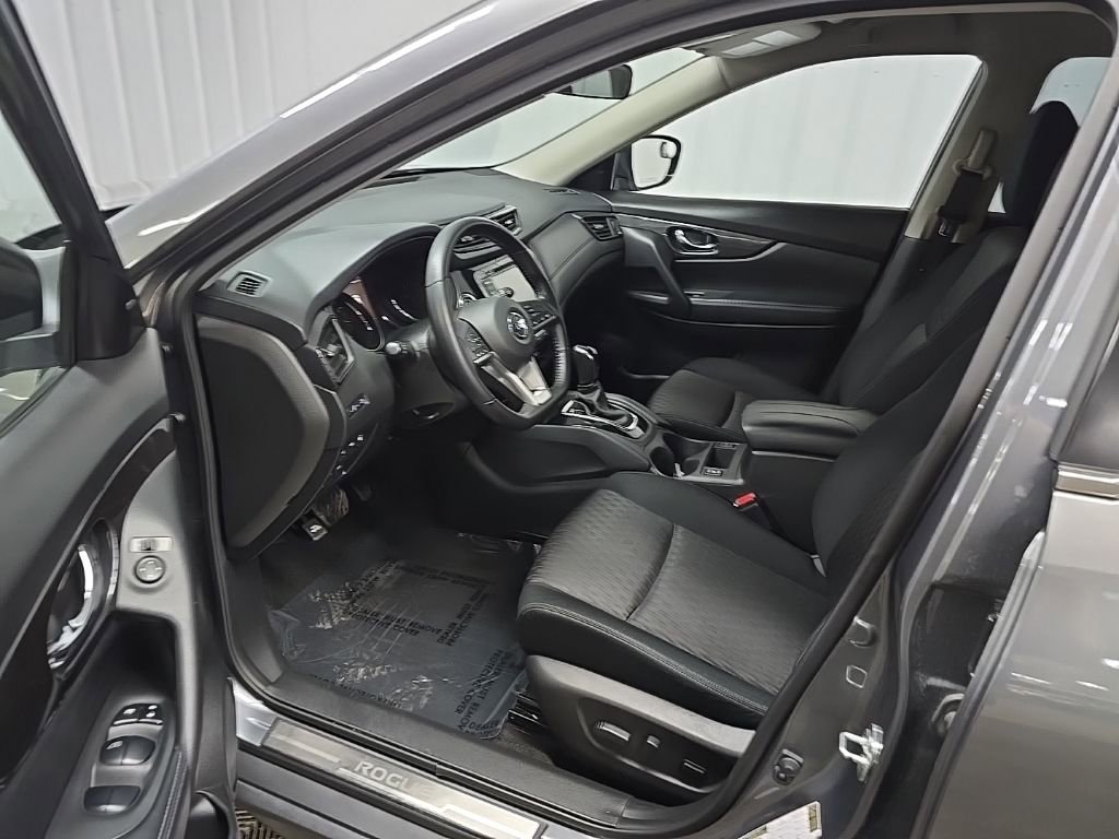 Used 2020 Nissan Rogue SV image 28