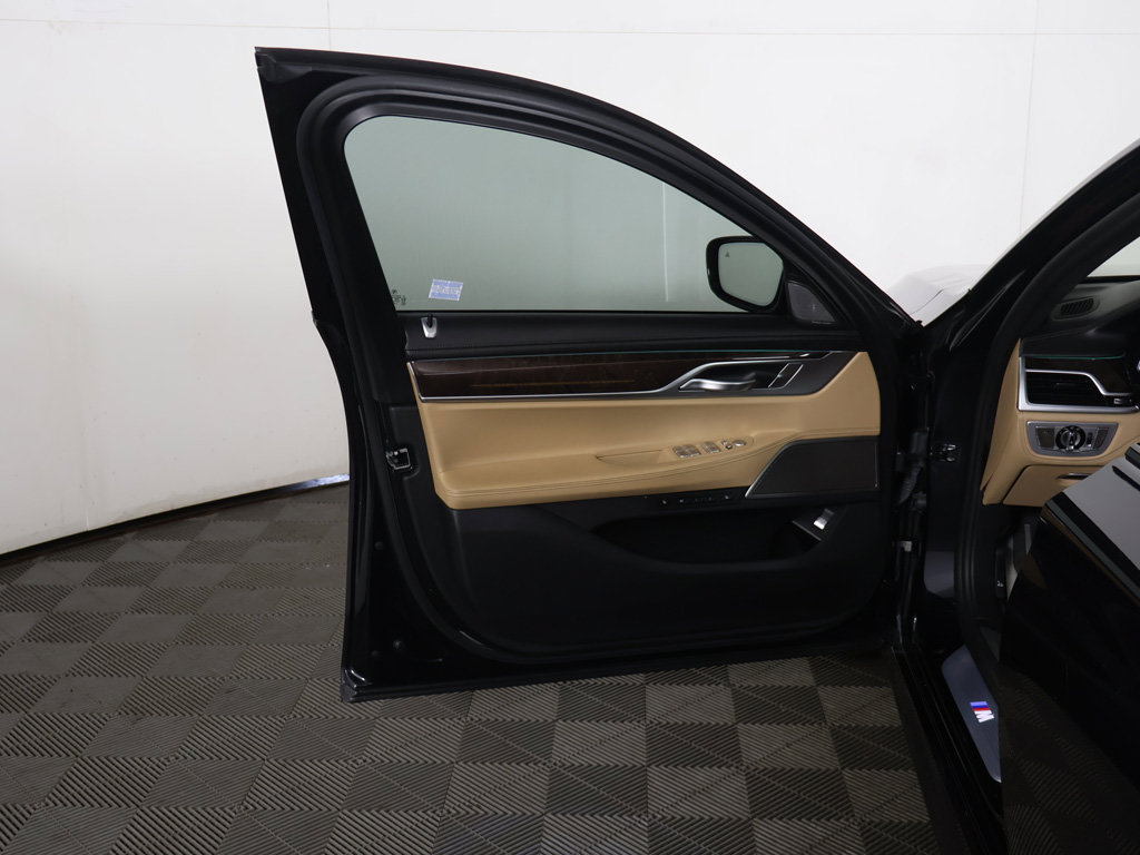 Used 2019 BMW 750i xDrive AWD/4WD image 25