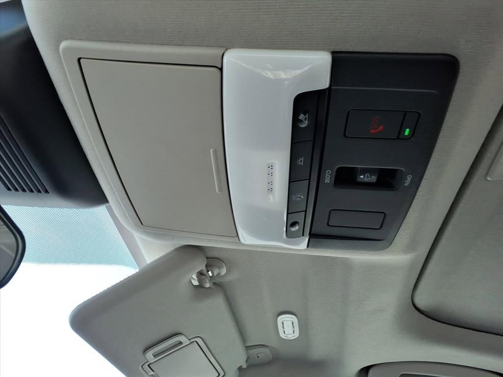 Used 2024 Nissan Sentra SR w/ SR Premium Package image 27