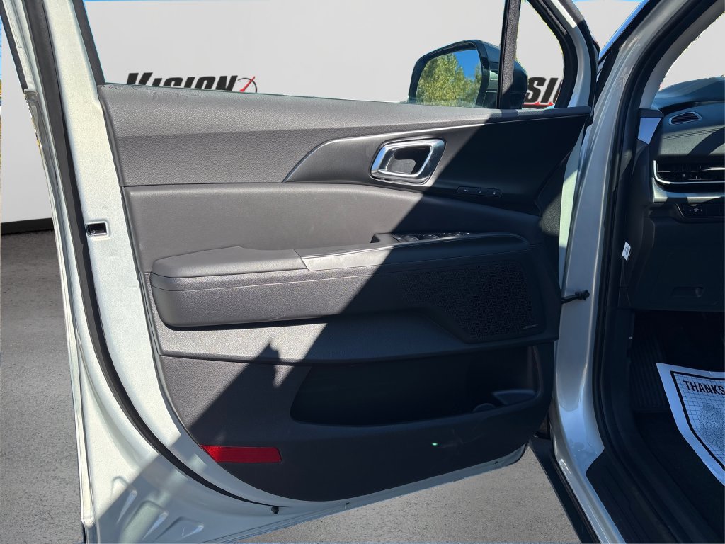 New 2025 Kia Carnival SX Prestige FWD image 17