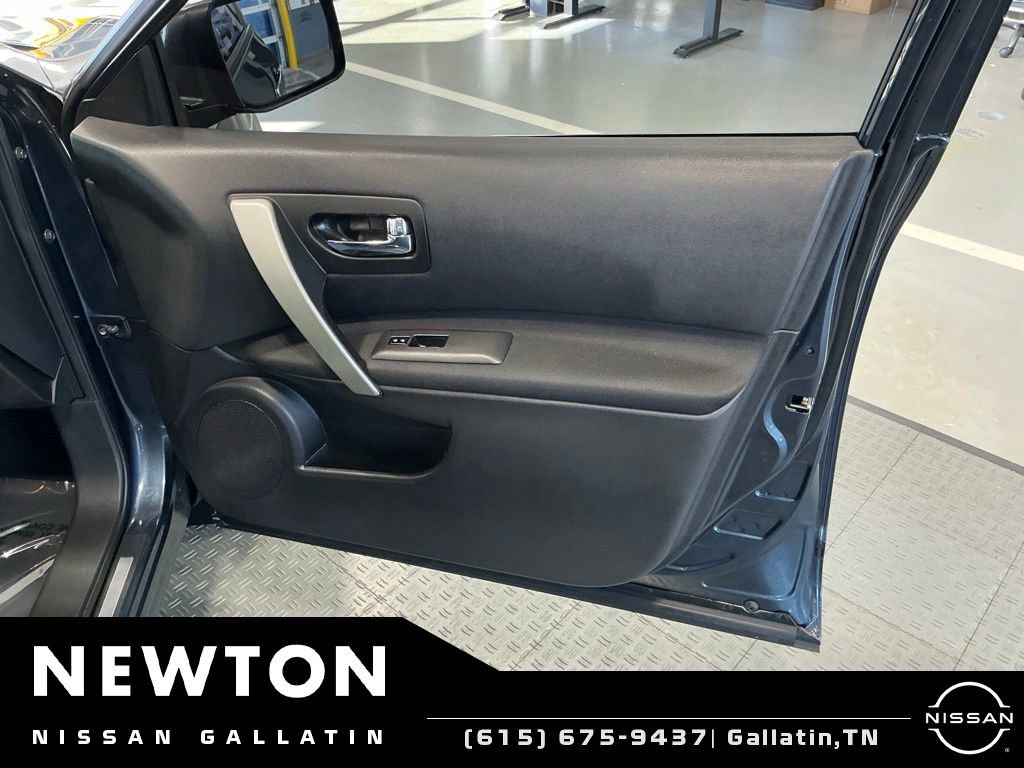 Used 2015 Nissan Rogue S FWD image 32