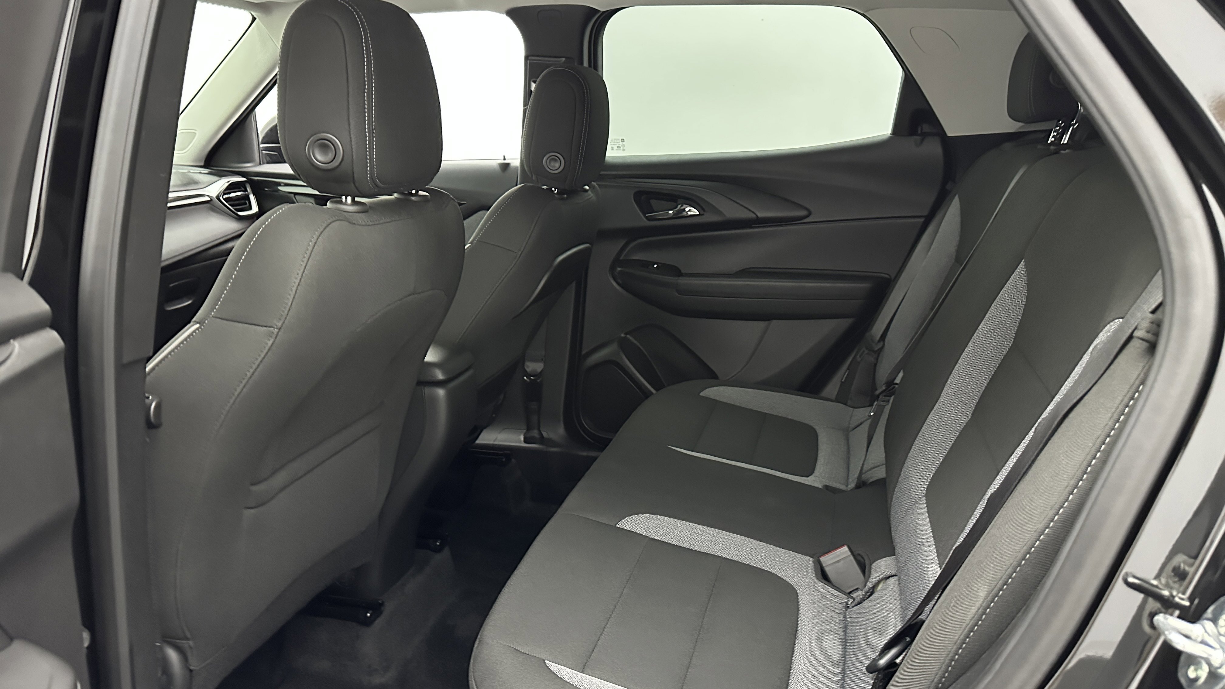 Used 2025 Chevrolet TrailBlazer LT image 28