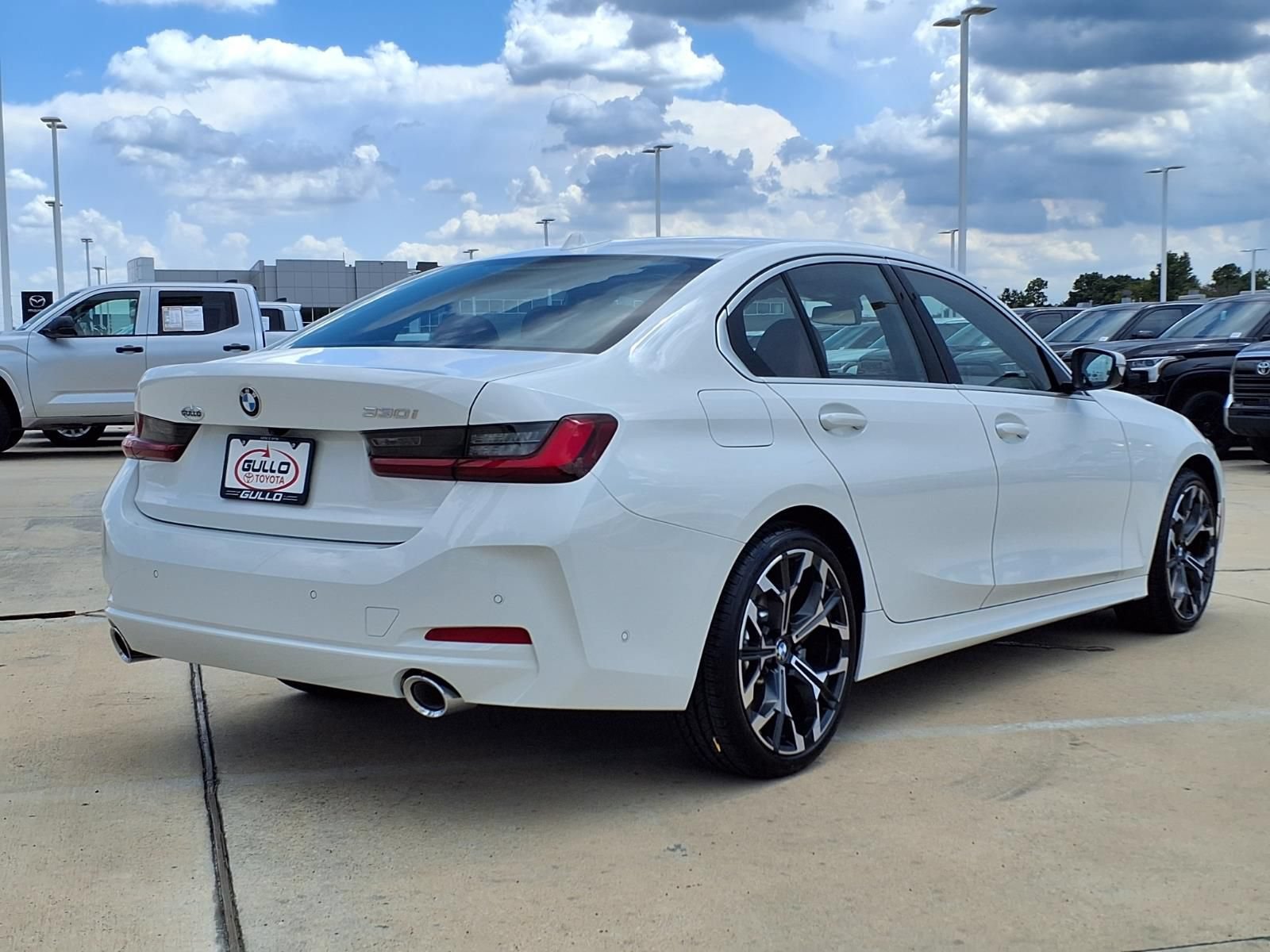 Used 2026 BMW 330i Sedan w/ Premium Package RWD image 7