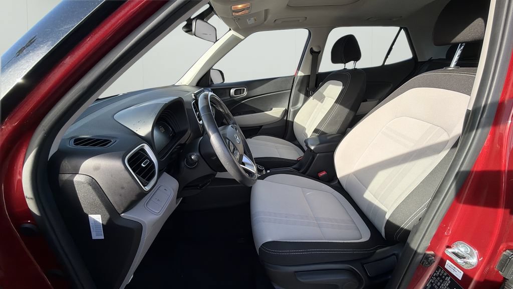 Used 2025 Hyundai Venue SEL FWD image 17