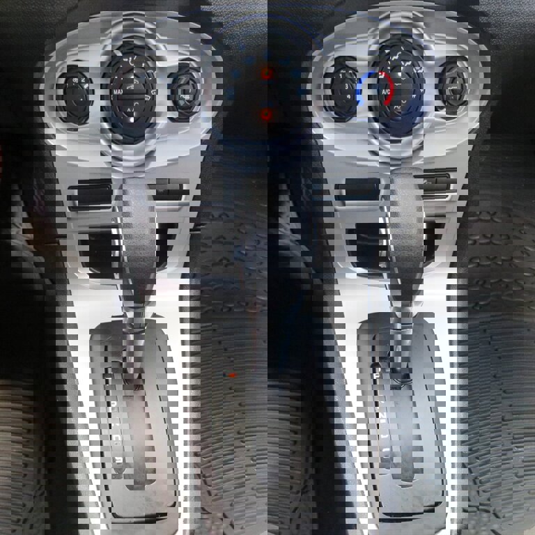 Used 2017 Ford Fiesta SE image 14