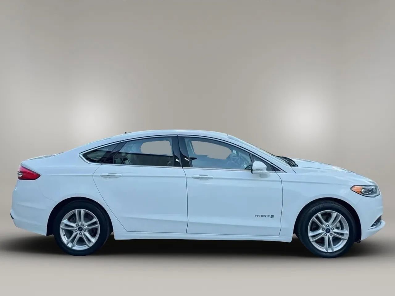 Used 2018 Ford Fusion SE w/ Equipment Group 602A FWD image 7
