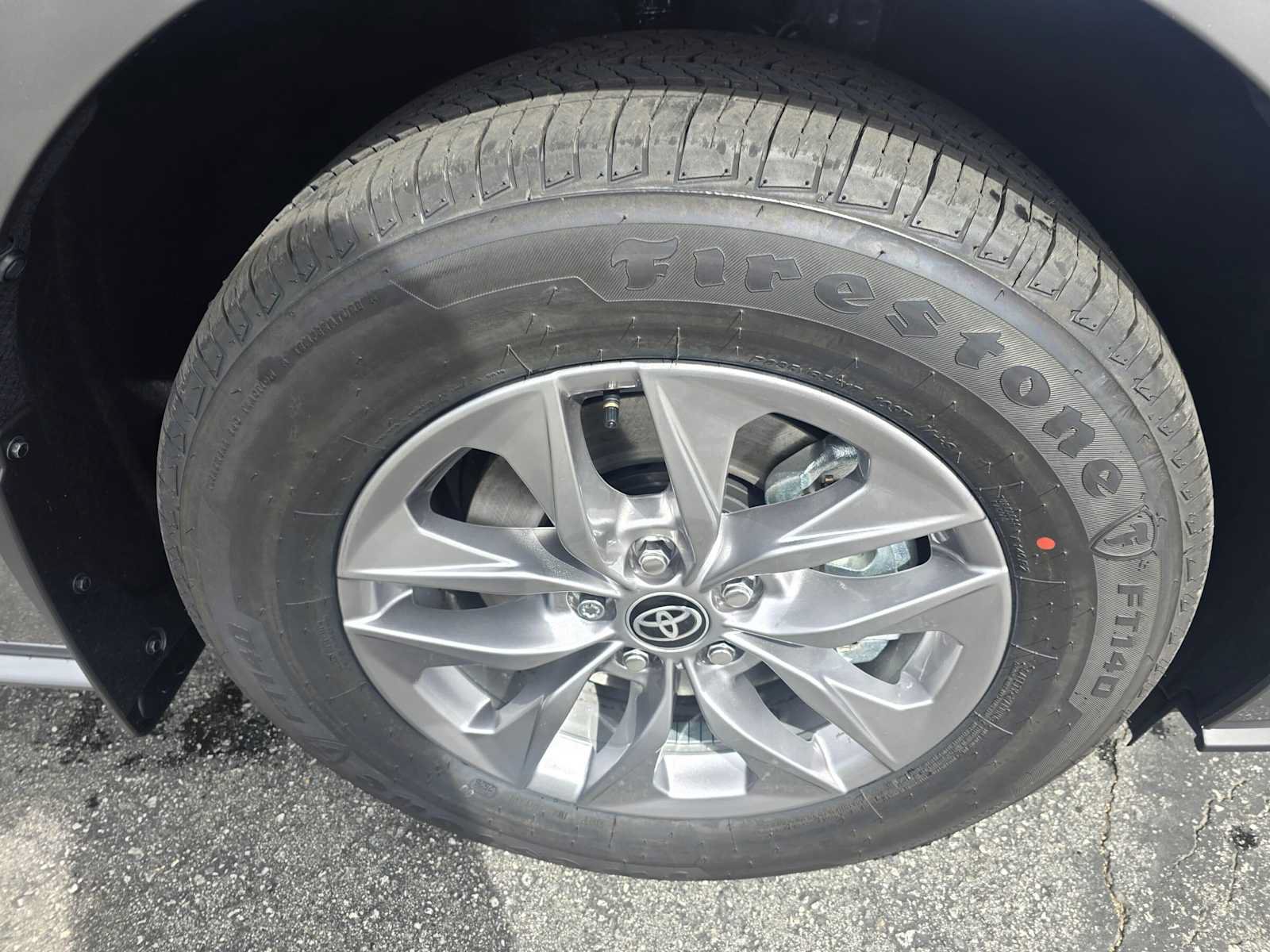 New 2026 Toyota Sienna LE FWD image 33