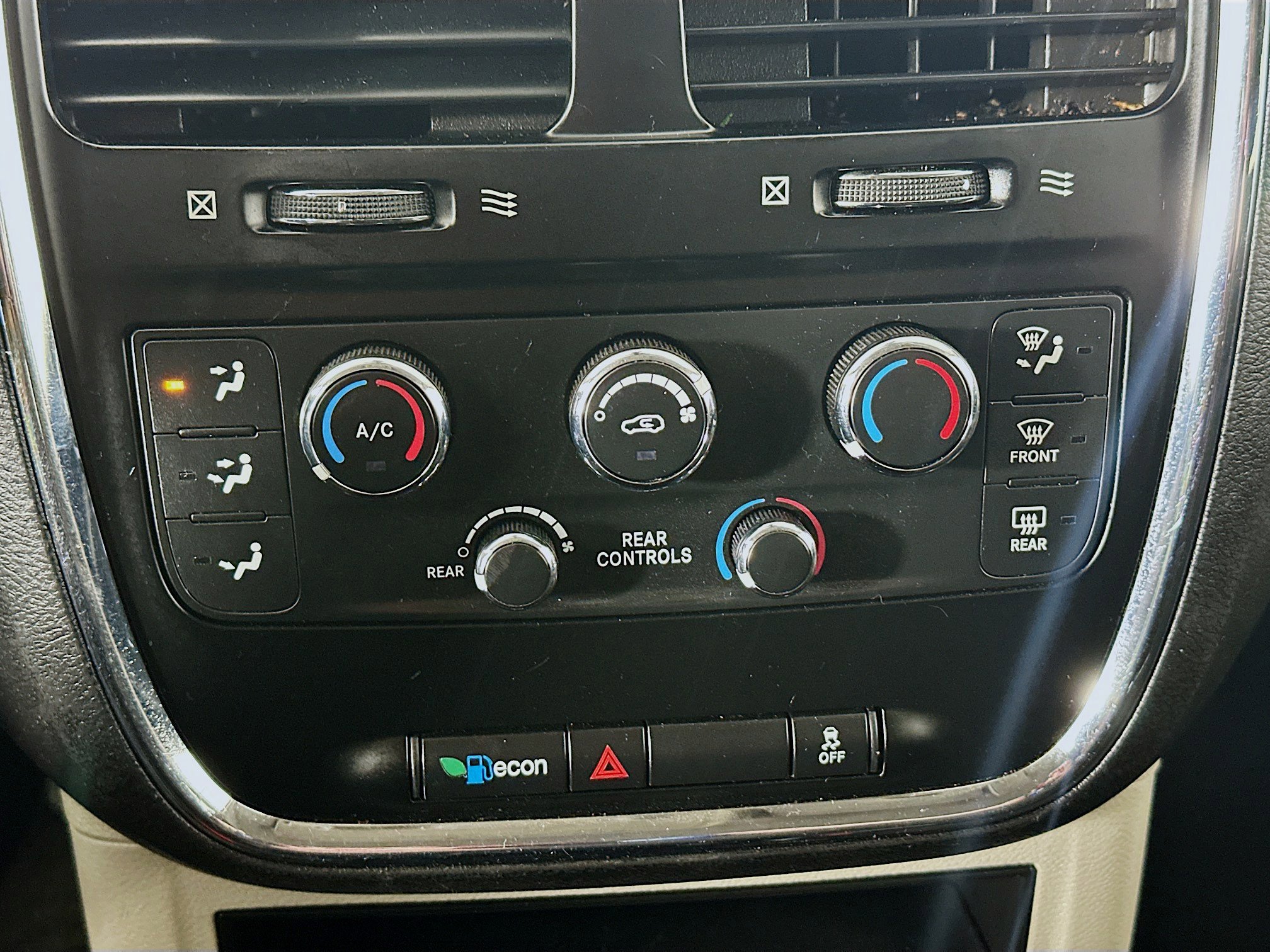 Used 2019 Dodge Grand Caravan SE w/ UConnect Hands-Free Group image 21