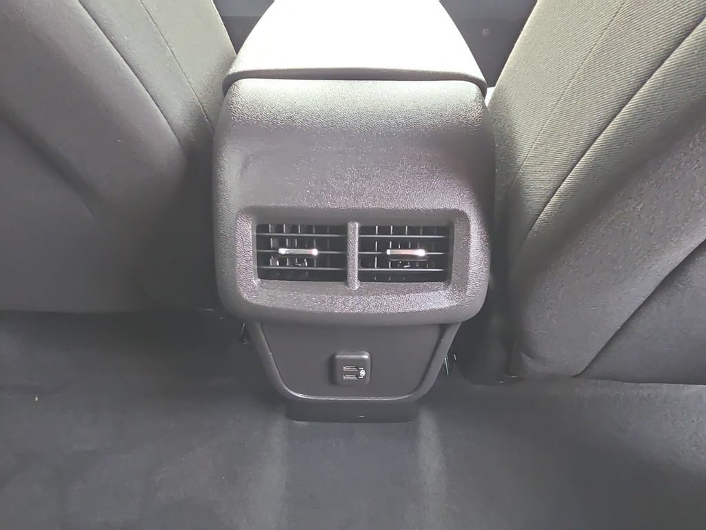Used 2024 Chevrolet Equinox LT FWD image 13