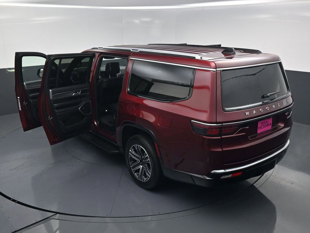 Used 2025 Jeep Wagoneer L Series II w/ 8-pass Seating Package image 24