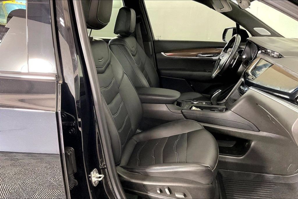 Used 2024 Cadillac XT6 Sport w/ Platinum Package AWD/4WD image 9
