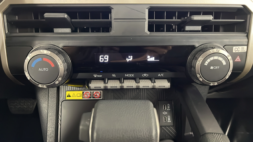 Used 2025 Toyota Tacoma SR5 w/ SR5 Upgrade Package AWD/4WD image 31