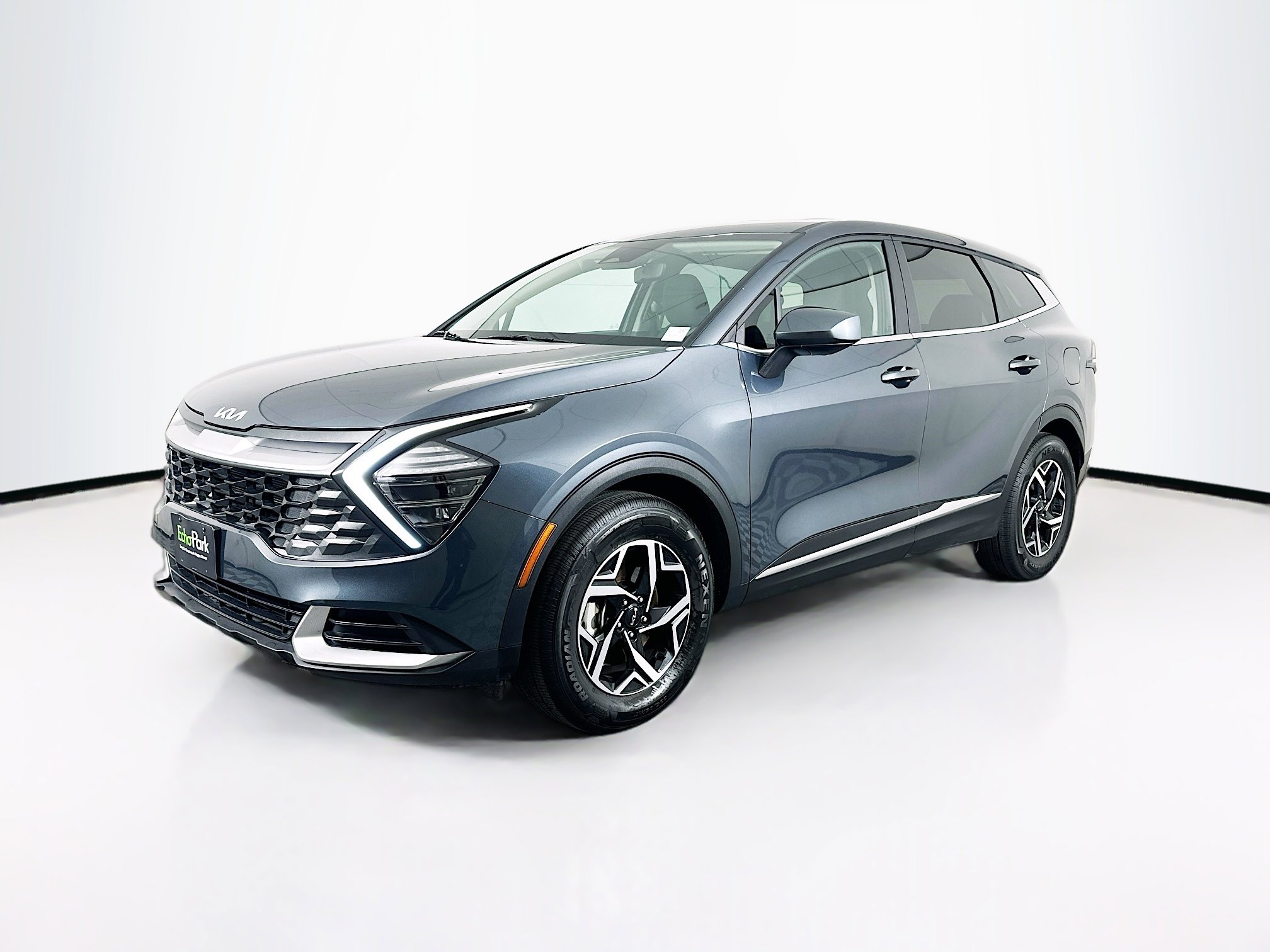 Used 2025 Kia Sportage LX image 3