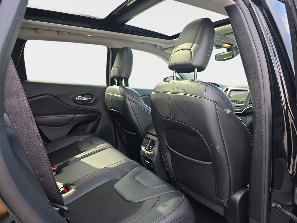 Used 2020 Jeep Cherokee Trailhawk w/ Comfort/Convenience Group image 13