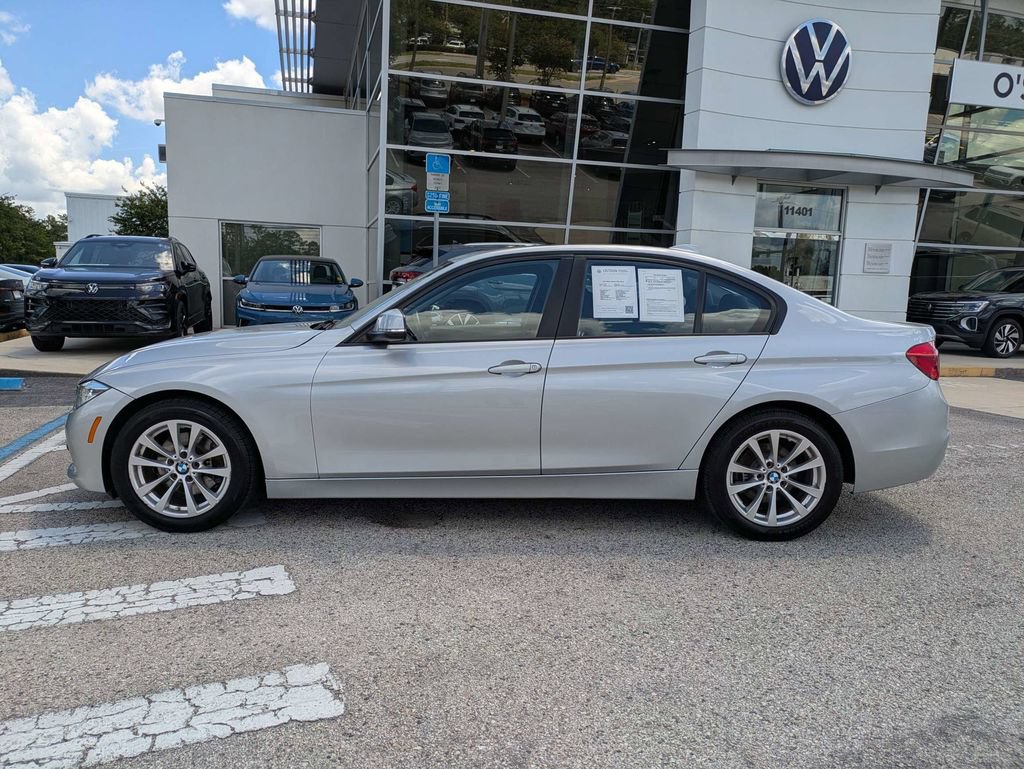 Used 2018 BMW 320i xDrive Sedan AWD/4WD image 3
