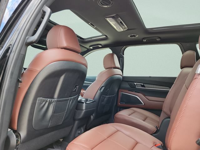 Certified 2024 Kia Telluride SX w/ Towing Package FWD image 16