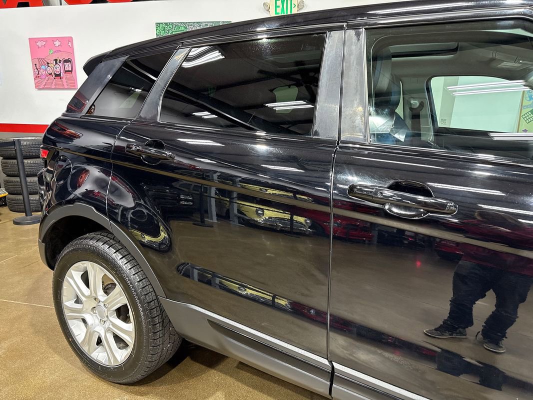 Used 2017 Land Rover Range Rover Evoque SE Premium image 54