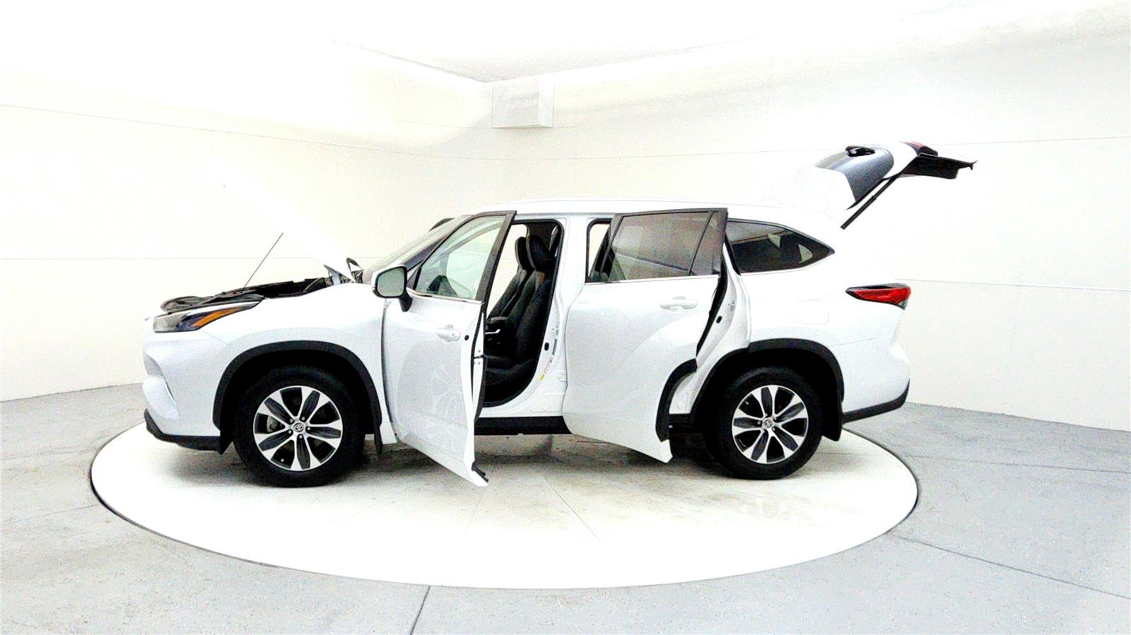 Certified 2022 Toyota Highlander XLE image 10