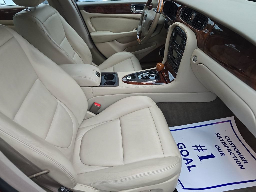 Used 2004 Jaguar XJ8 RWD image 17