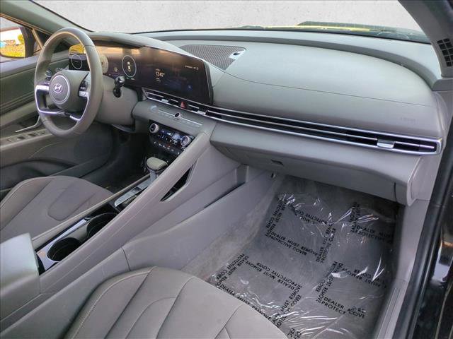 Used 2023 Hyundai Elantra SEL w/ Convenience Package image 20