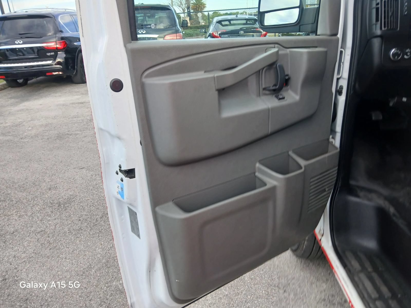 Used 2018 Chevrolet Express 3500 Extended w/ Driver Convenience Package RWD image 11