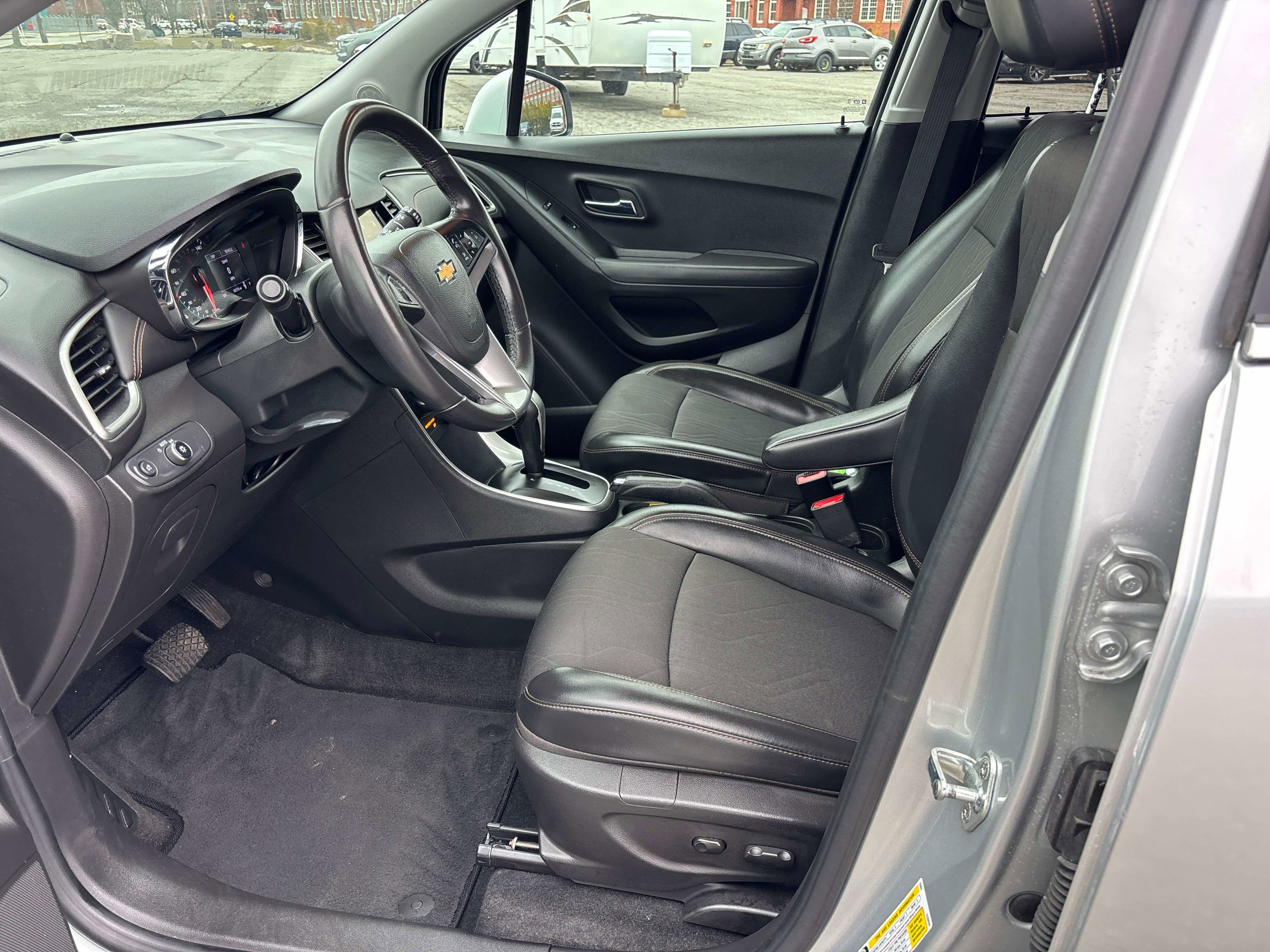 Used 2019 Chevrolet Trax LT w/ LT Convenience Package image 10