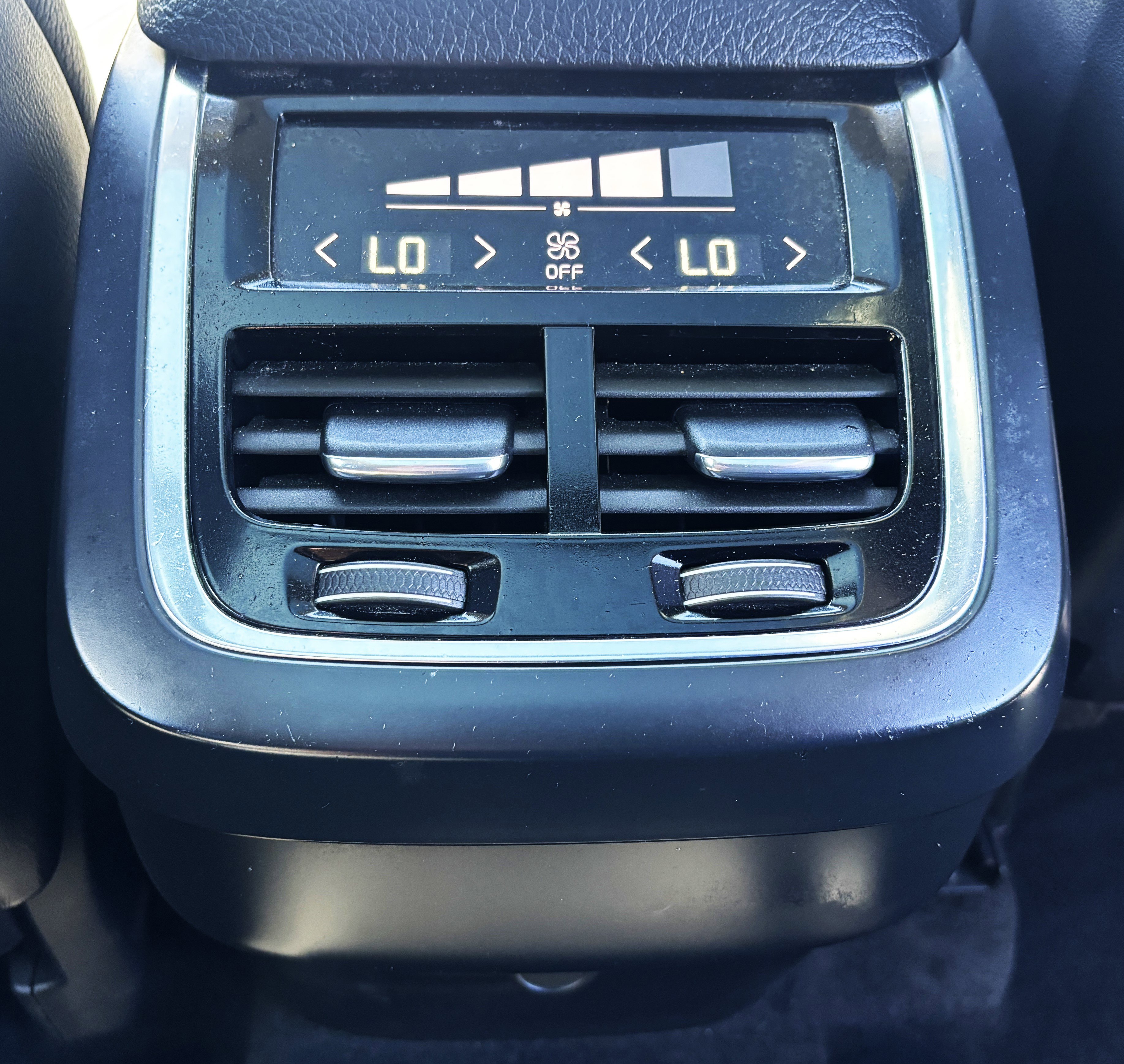 Used 2016 Volvo XC90 T6 Momentum image 11