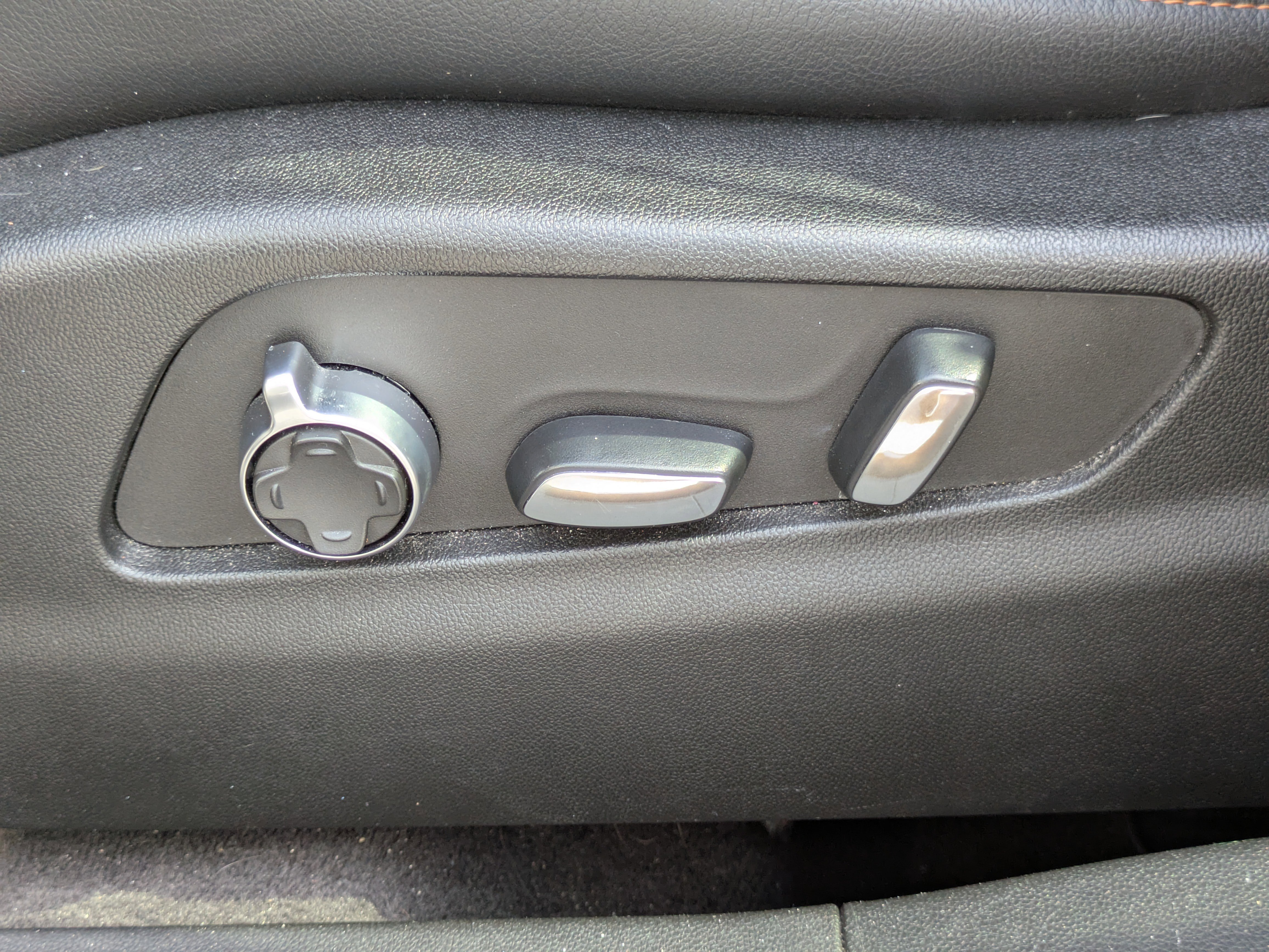 Used 2023 Cadillac XT4 Sport w/ Cold Weather Package image 12